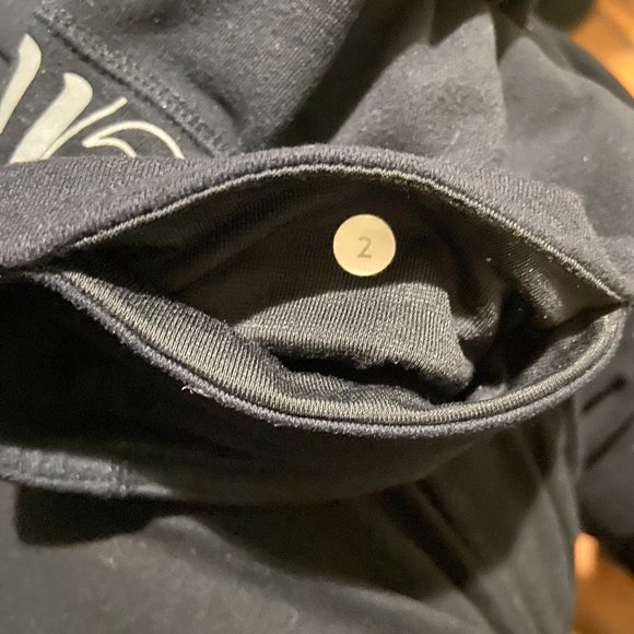 Lululemon Black Capri Yoga Pant - Size 2 - Picture 7 of 7